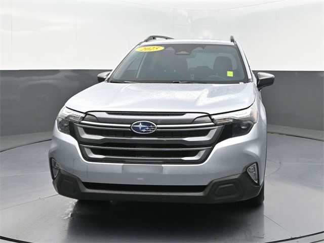 2025 Subaru Forester Premium Base photo 2