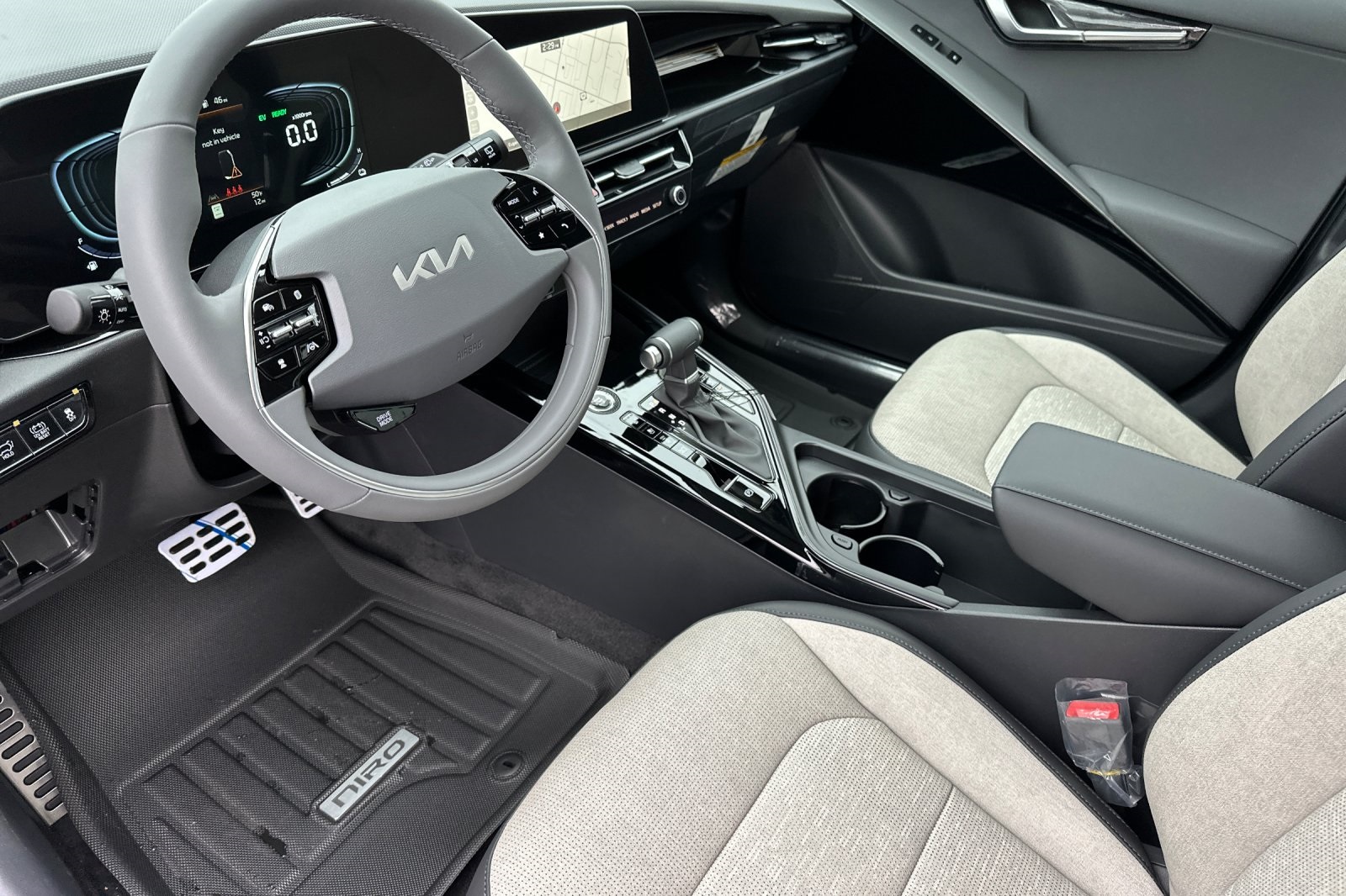 2025 Kia Niro SX Touring photo 6