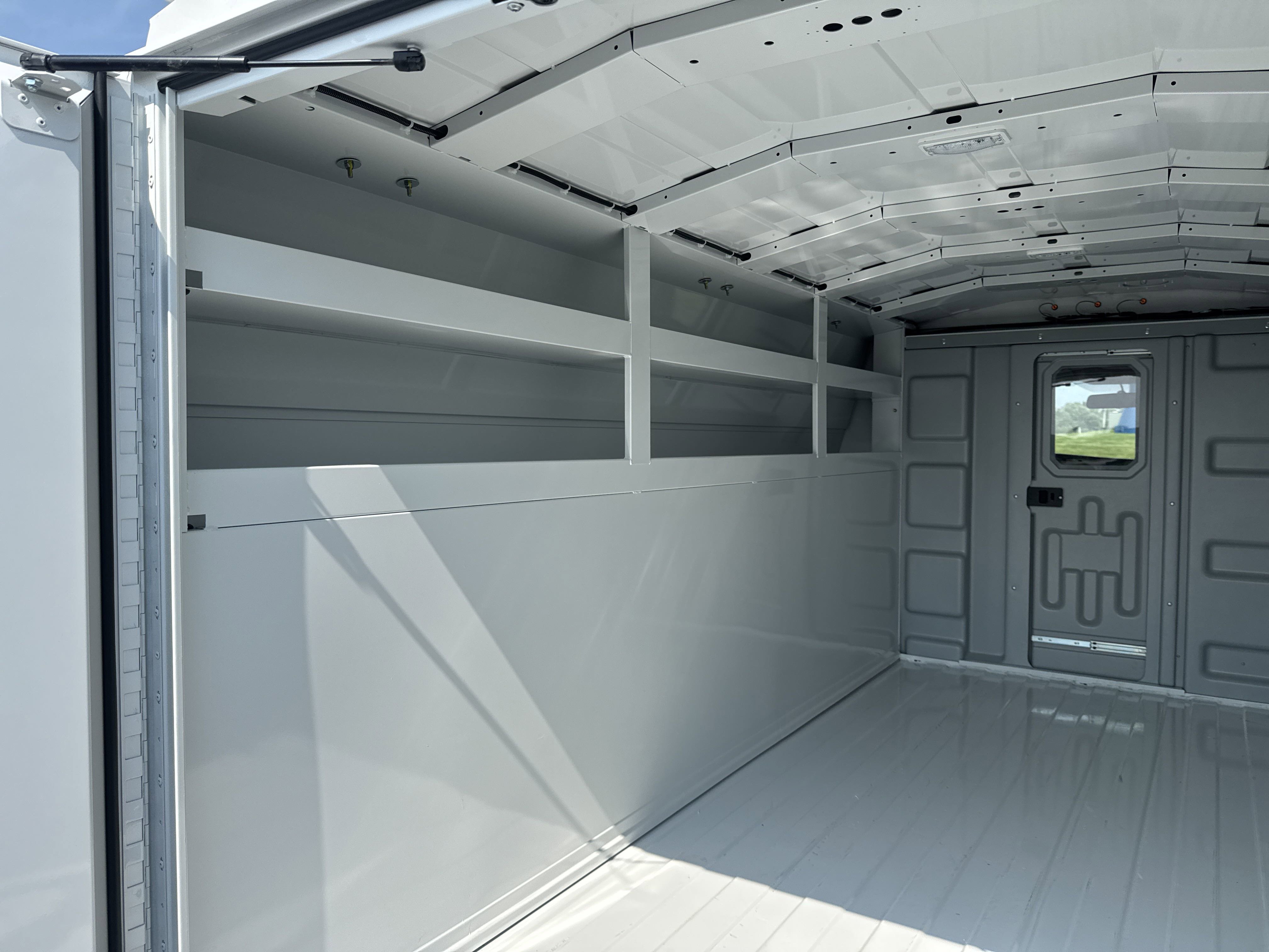 2025 Chevrolet Express Cutaway 3500 photo 3