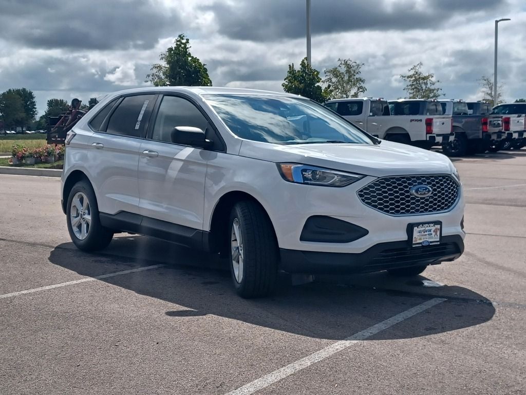 2024 Ford Edge SE photo 3