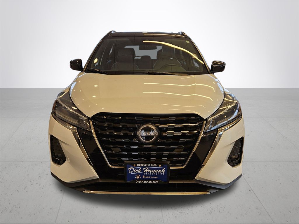 2023 Nissan Kicks SR photo 3