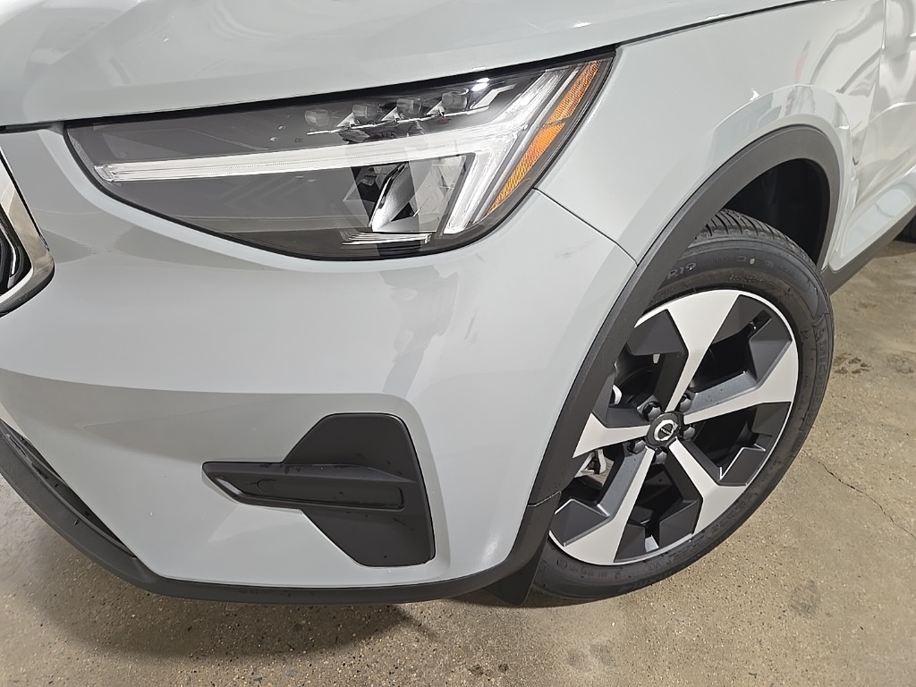 2025 Volvo XC40 Core photo 21