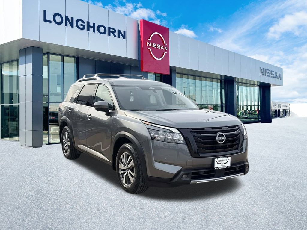 2023 Nissan Pathfinder SL's photo