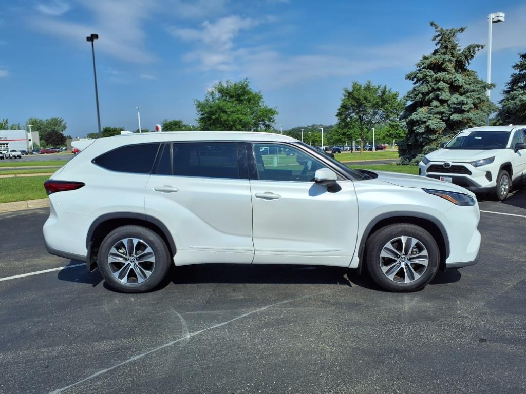 Certified 2022 Toyota Highlander XLE with VIN 5TDGZRBH3NS574236 for sale in Burnsville, Minnesota