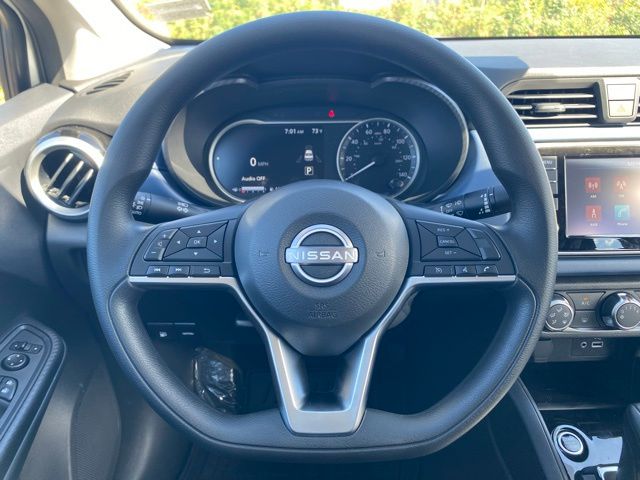 2025 Nissan Versa 1.6 SV photo 11