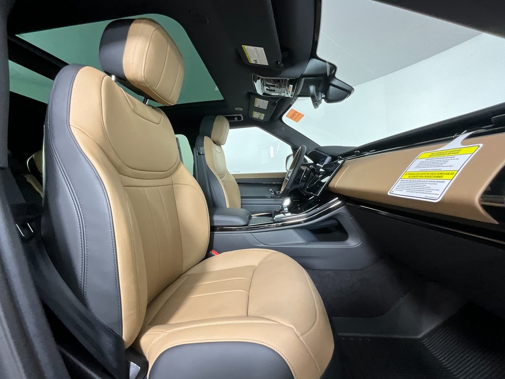 2025 Land Rover Range Rover Sport SE photo 2