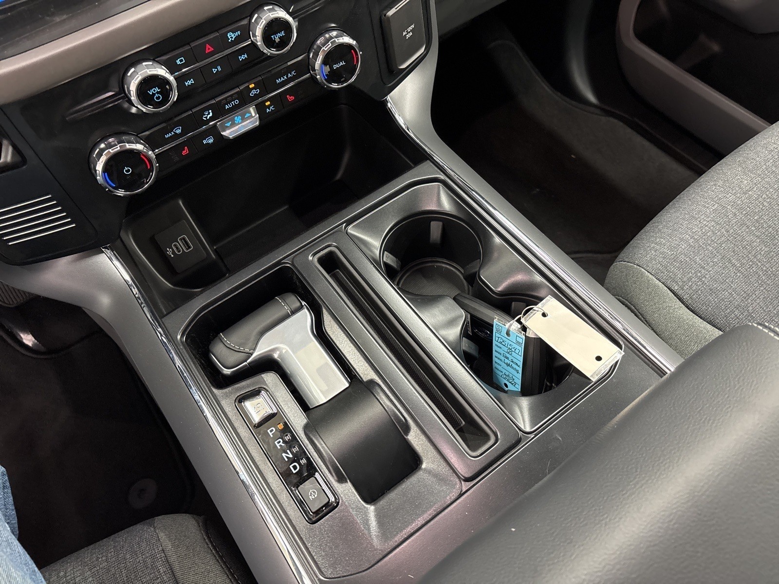 2025 Ford F-150 Lightning XLT photo 18