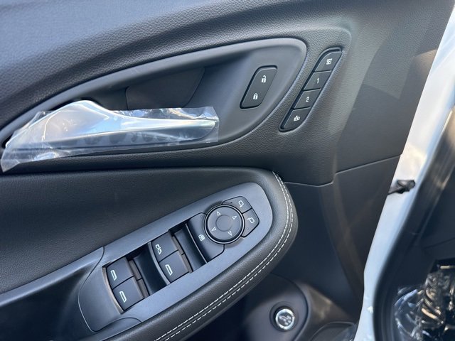 2026 Buick Encore GX Avenir photo 10