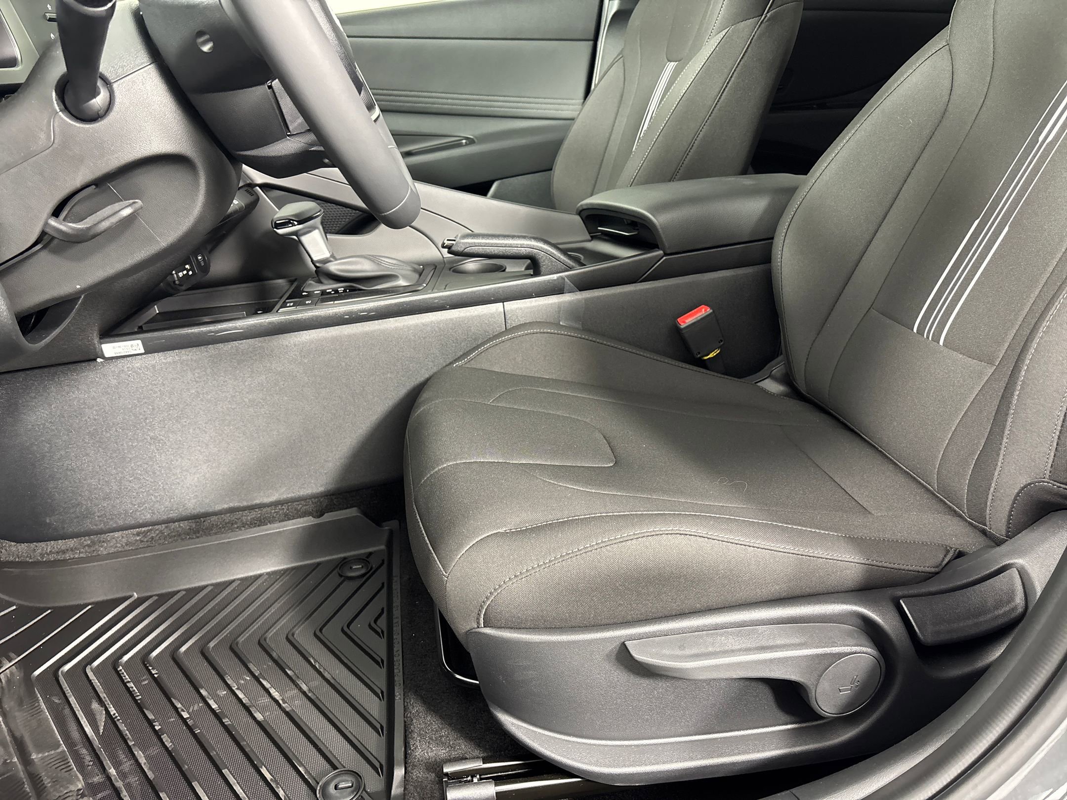 2025 Hyundai Elantra SEL Sport photo 21