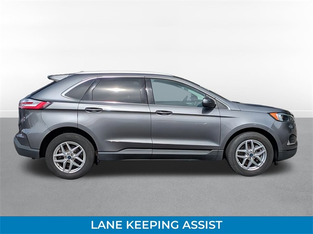 2022 Ford Edge SEL photo 2