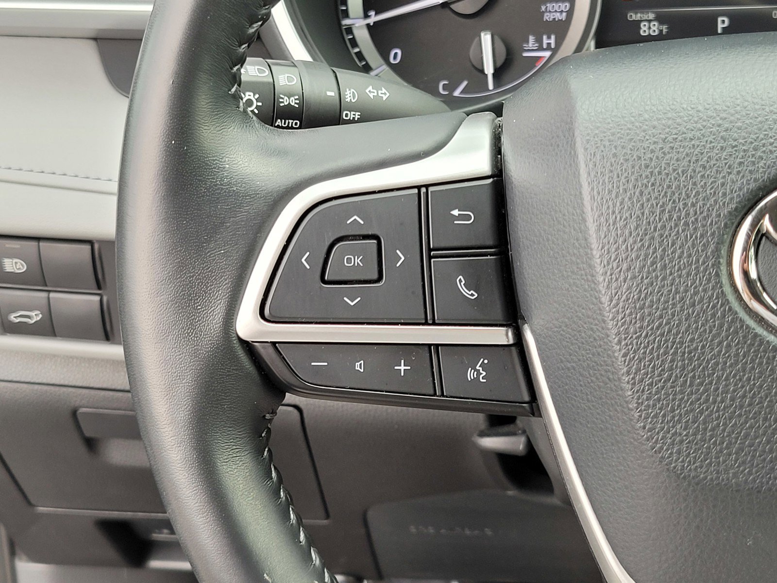 2022 Toyota Highlander XLE photo 23