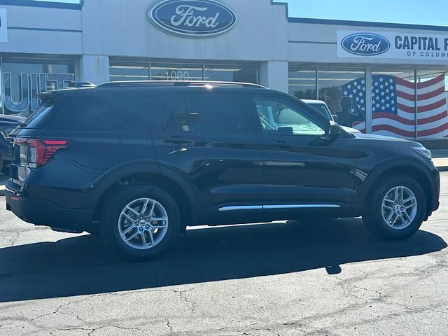 2025 Ford Explorer photo 2