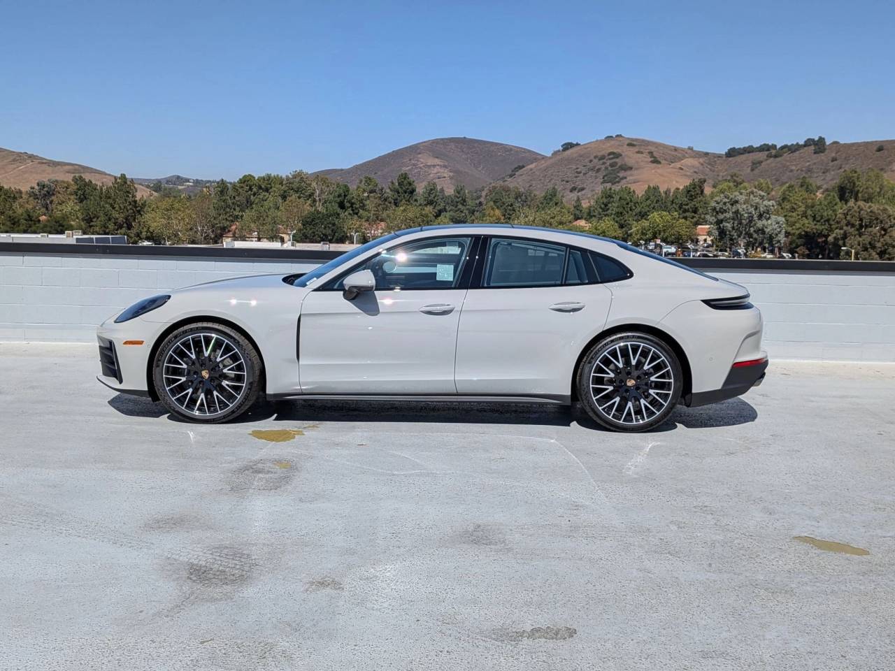 2025 Porsche Panamera 4 photo 2