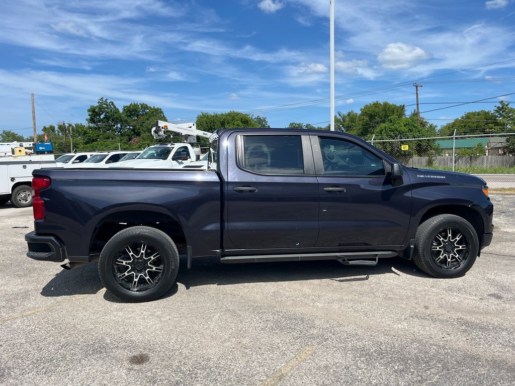 2022 Chevrolet Silverado 1500 Custom photo 3