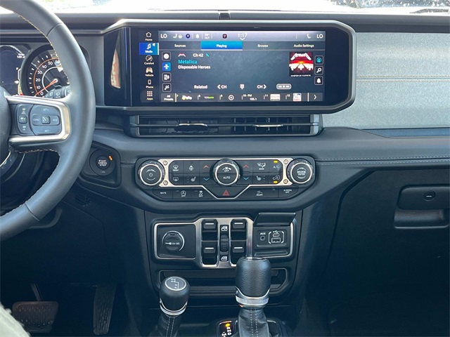 2024 Jeep Wrangler Sahara photo 14