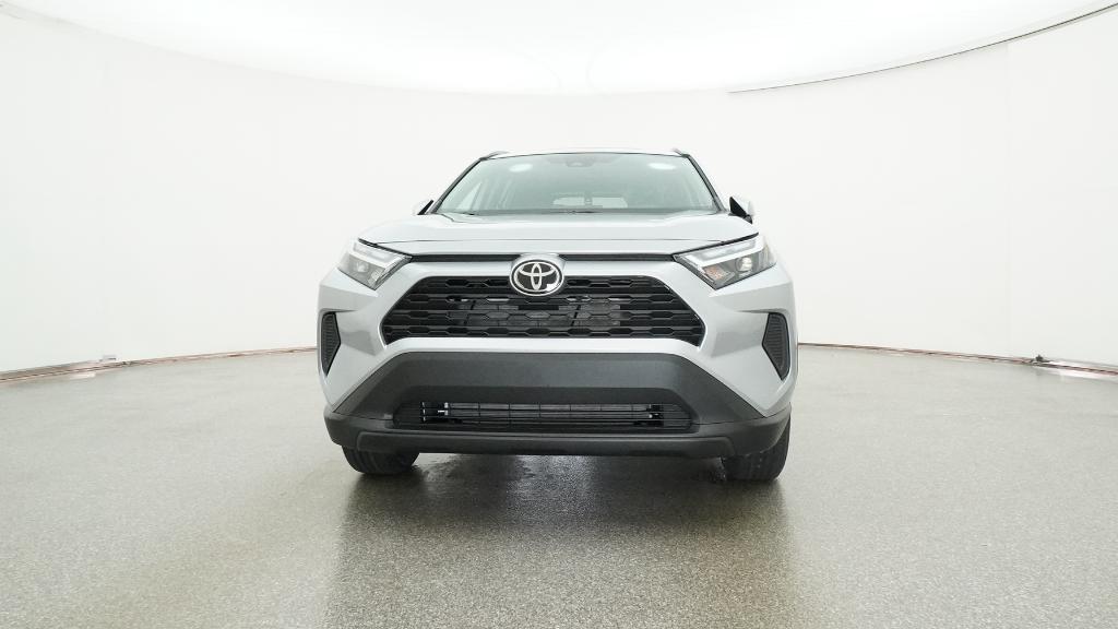 2025 Toyota RAV4 XLE photo 3