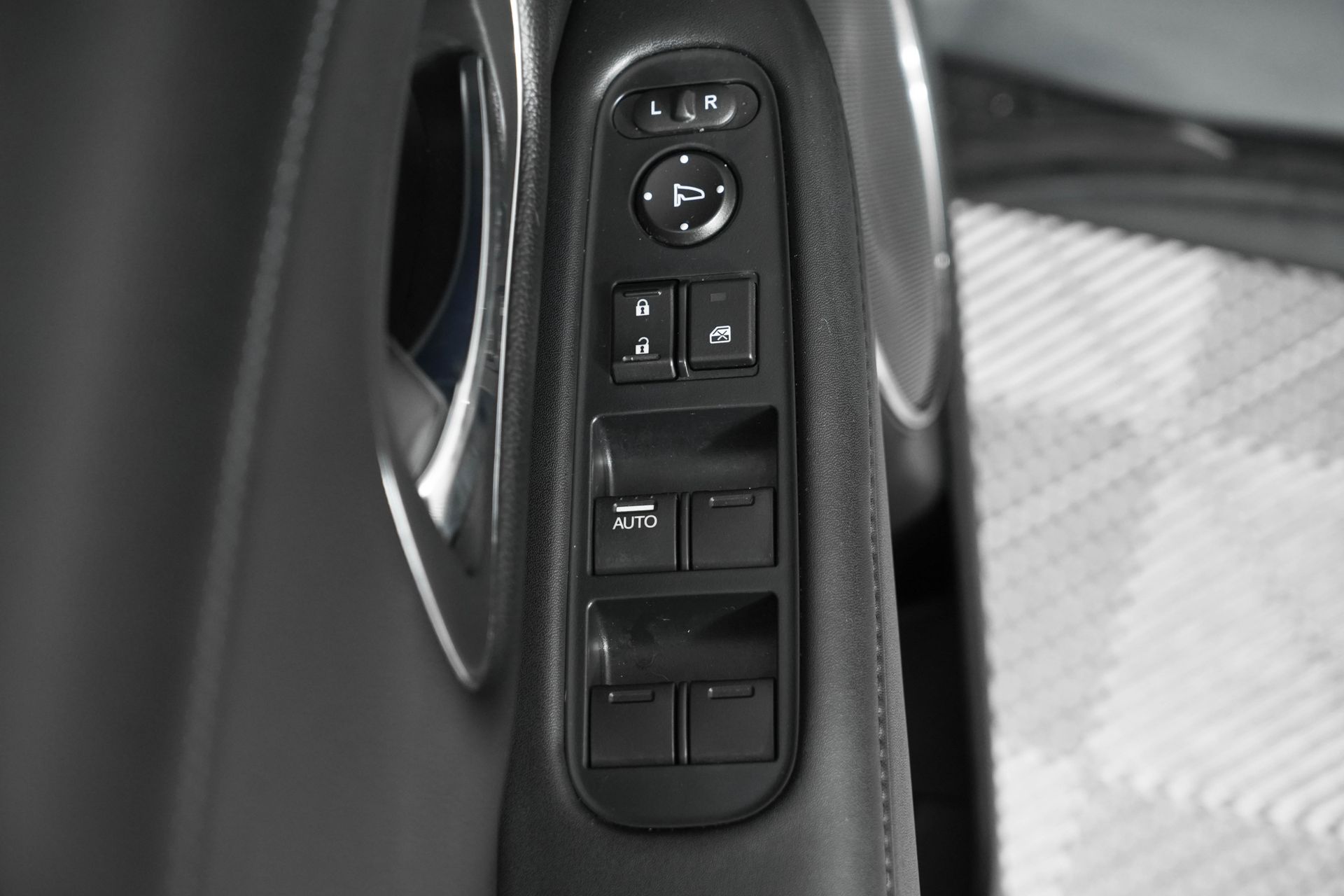 2017 Honda HR-V EX-L photo 16