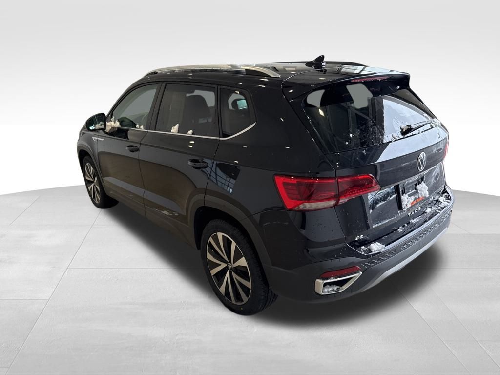 2022 Volkswagen Taos SE photo 3