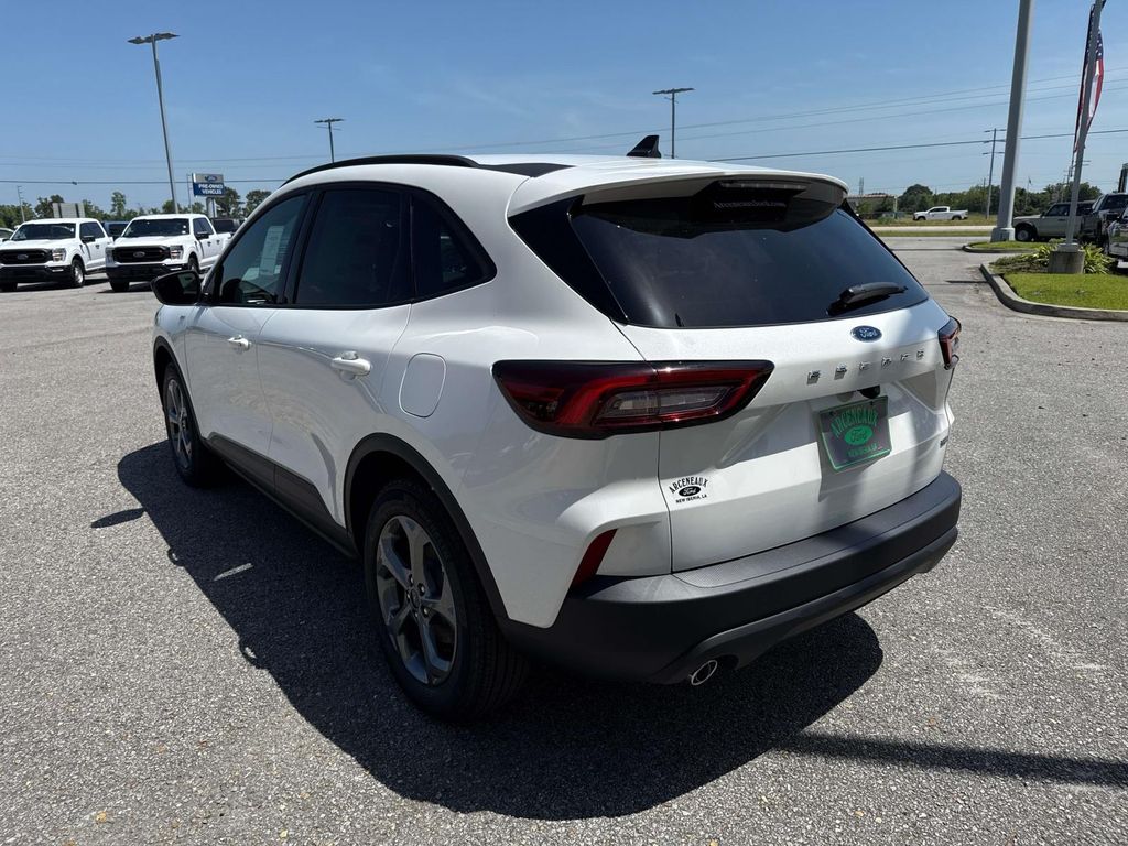 2025 Ford Escape ST-Line photo 3