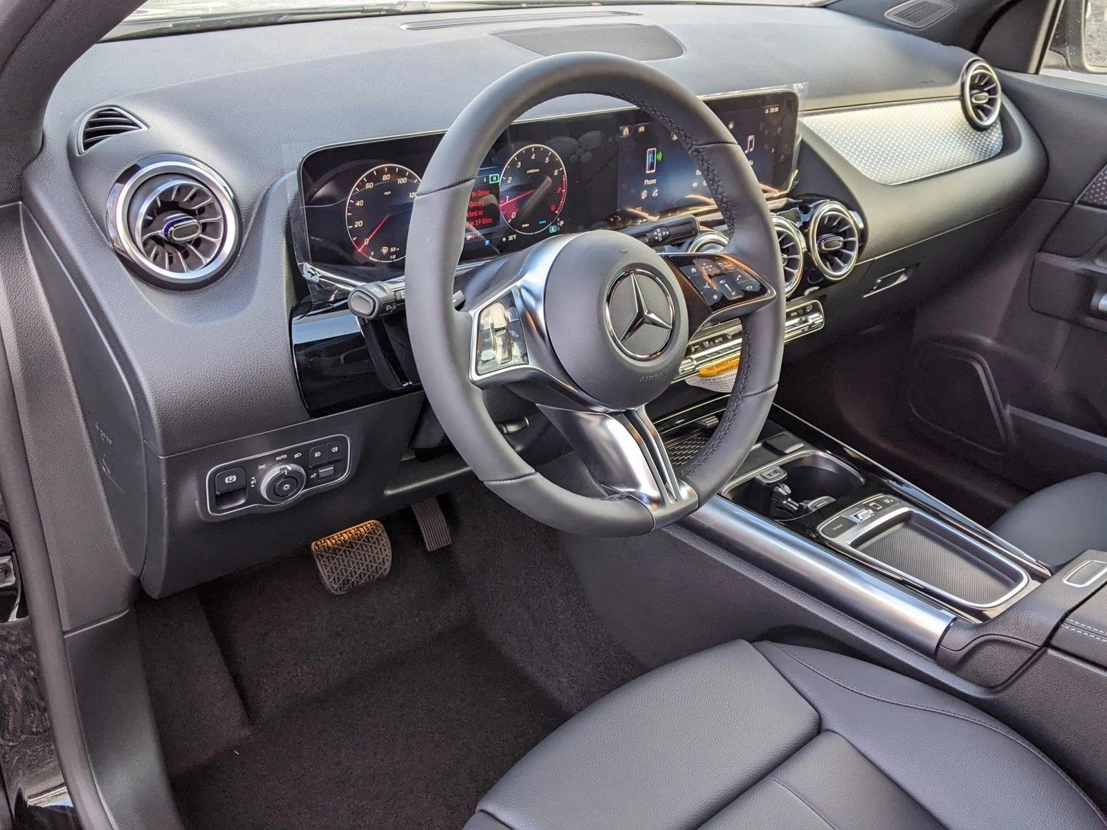 2025 Mercedes Benz GLA 250 4MATIC photo 3