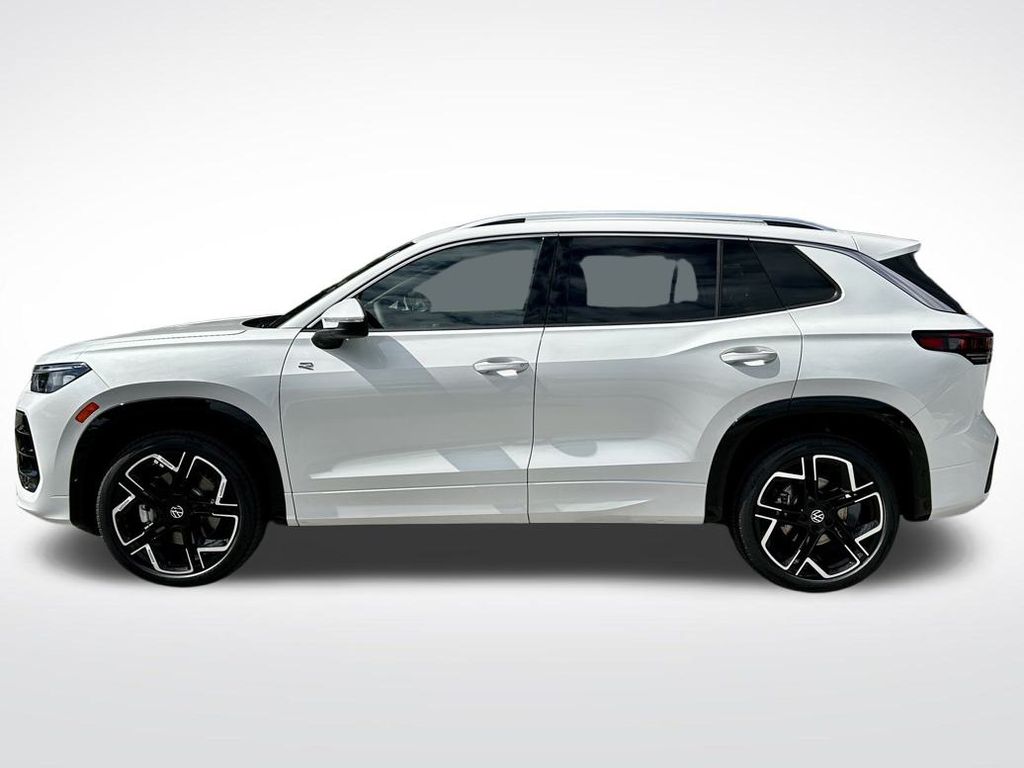 2026 Volkswagen Tiguan SEL R-Line photo 3