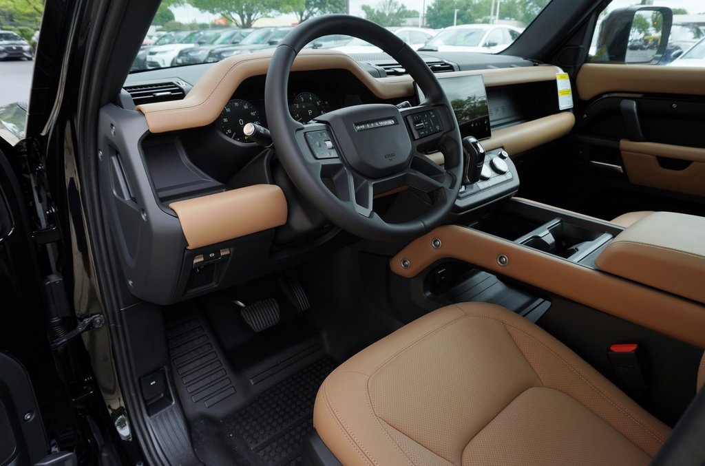 2025 LAND ROVER DEFENDER - Image 12