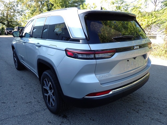 2025 Jeep Grand Cherokee Limited photo 2