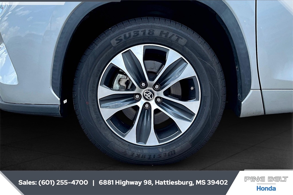 2022 Toyota Highlander XLE photo 6