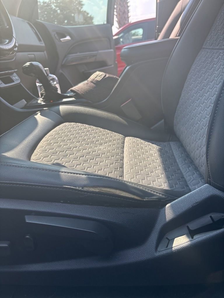 2018 Chevrolet Colorado Z71 photo 2