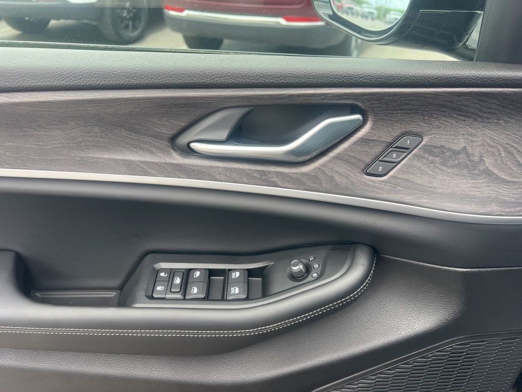 2025 Jeep Grand Cherokee Limited photo 15