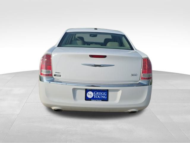 2013 Chrysler 300 Base photo 3