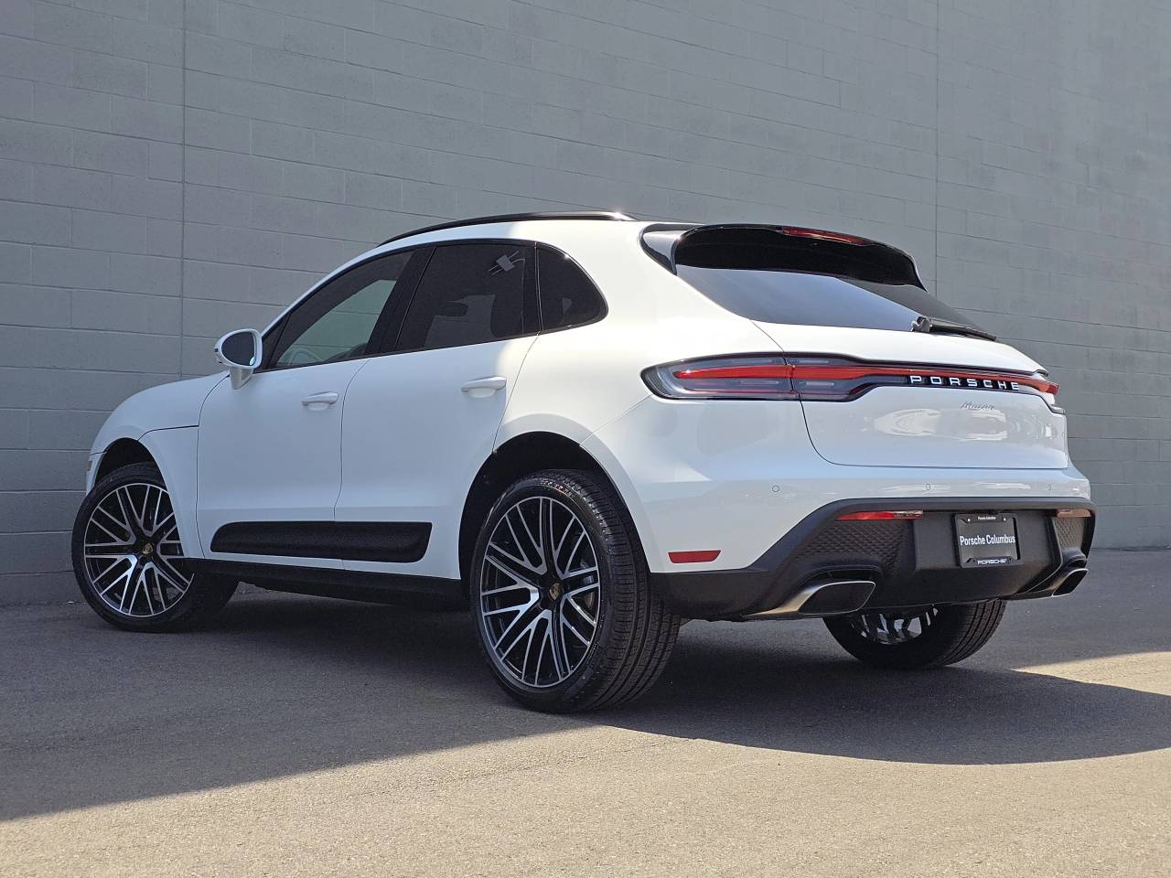 2025 Porsche Macan T photo 3