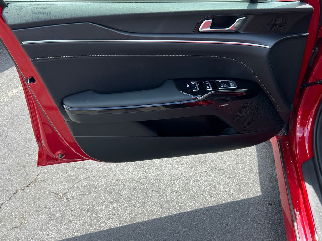 2025 Kia K5 GT-Line photo 10