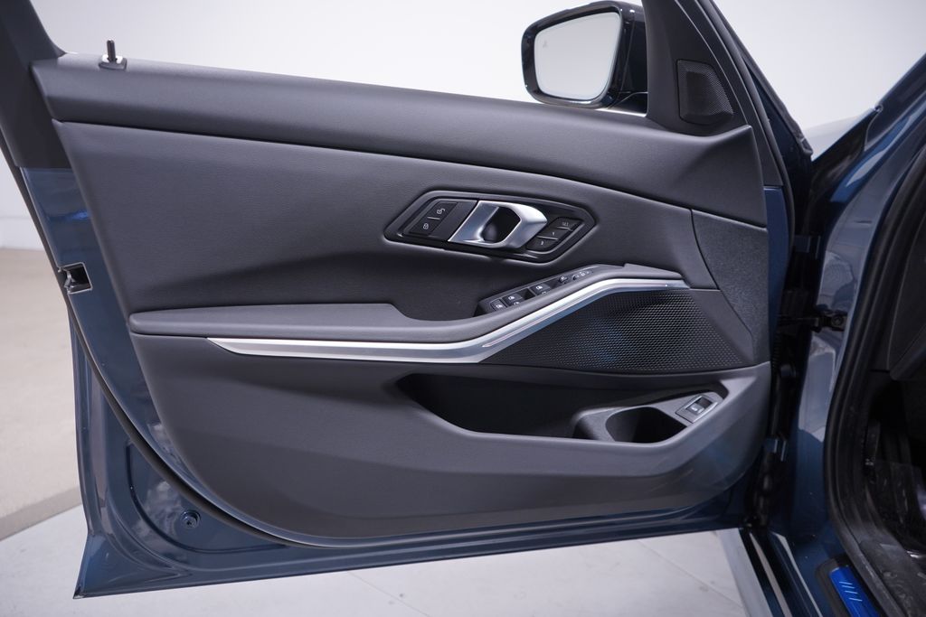 2025 Bmw 330i photo 10