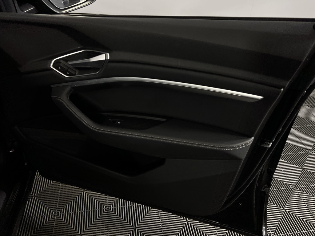 2023 Audi e-tron Premium photo 23