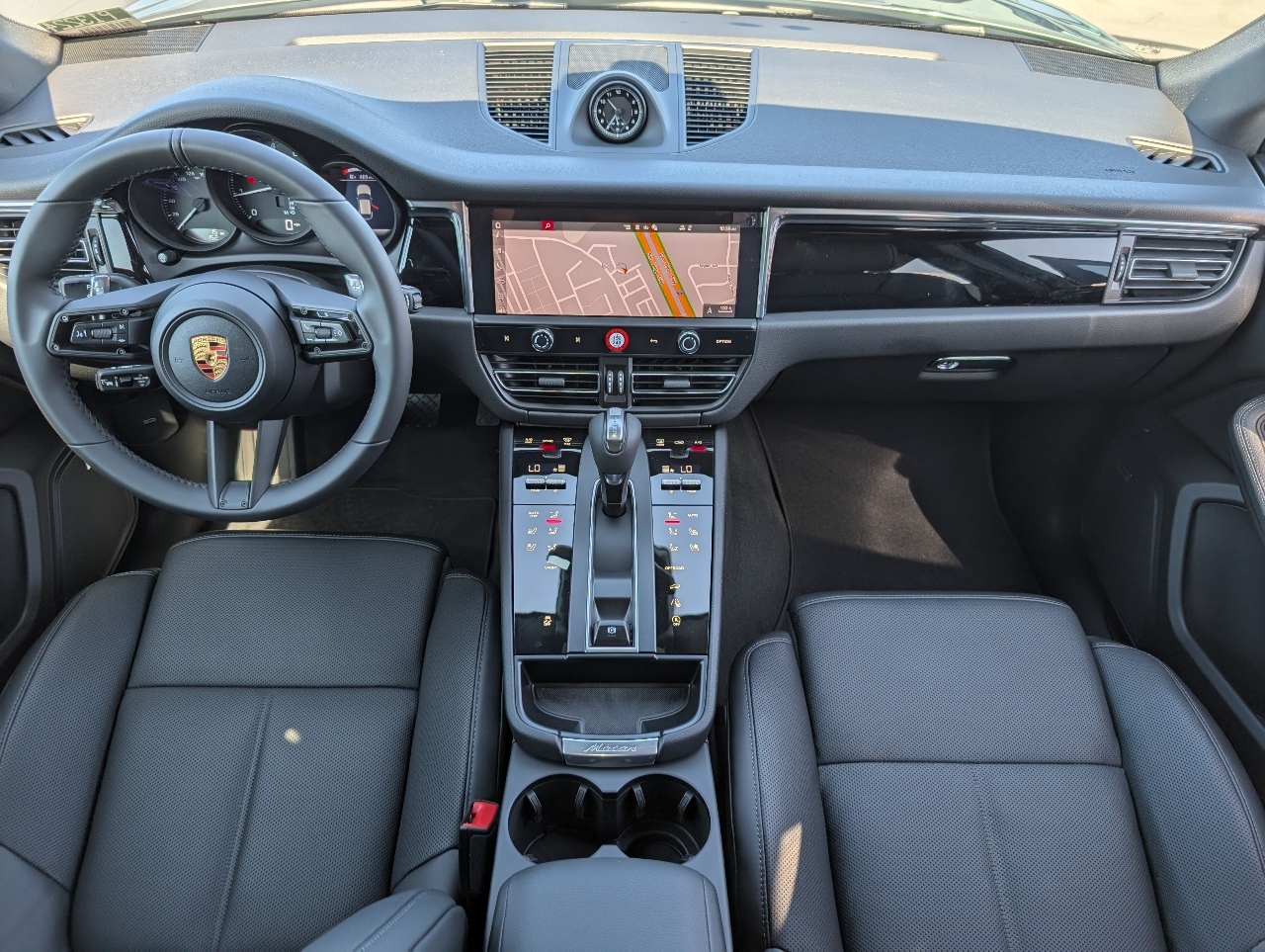 2026 Porsche Macan T photo 6