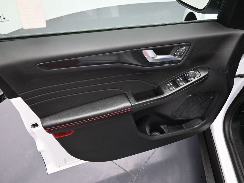 2023 Ford Escape ST-Line photo 9