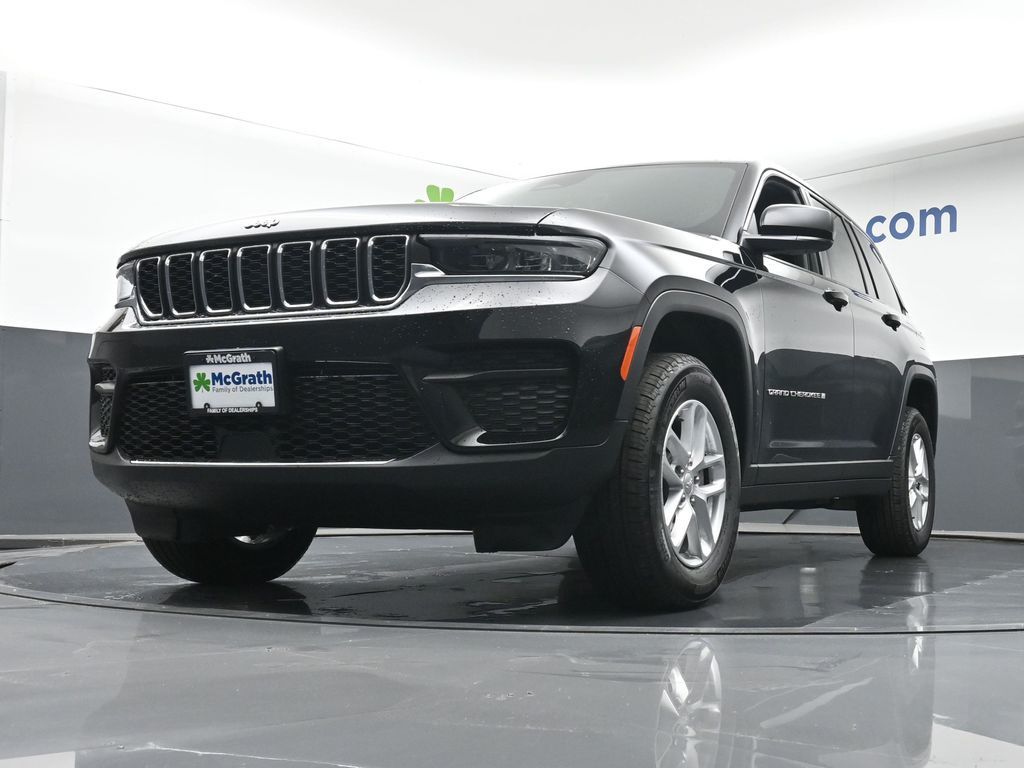 2025 Jeep Grand Cherokee Laredo X photo 4