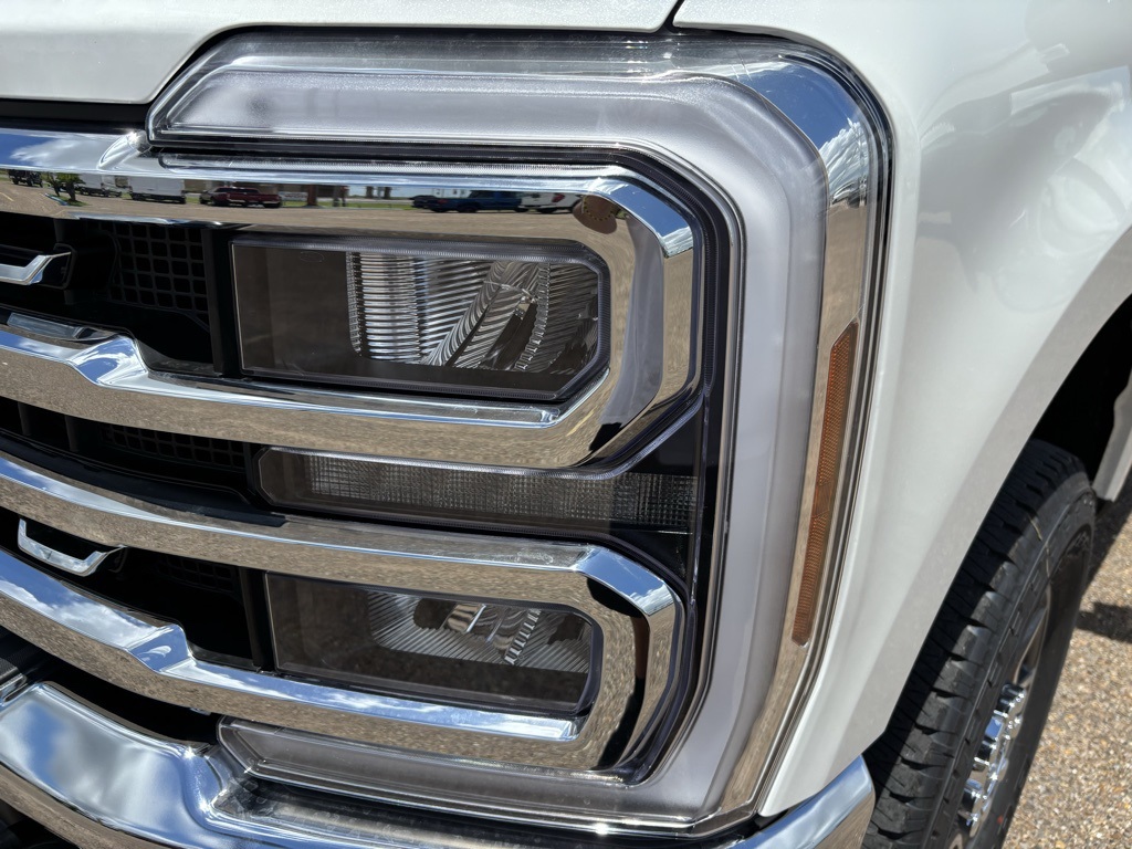 2025 Ford F-250 Lariat photo 8