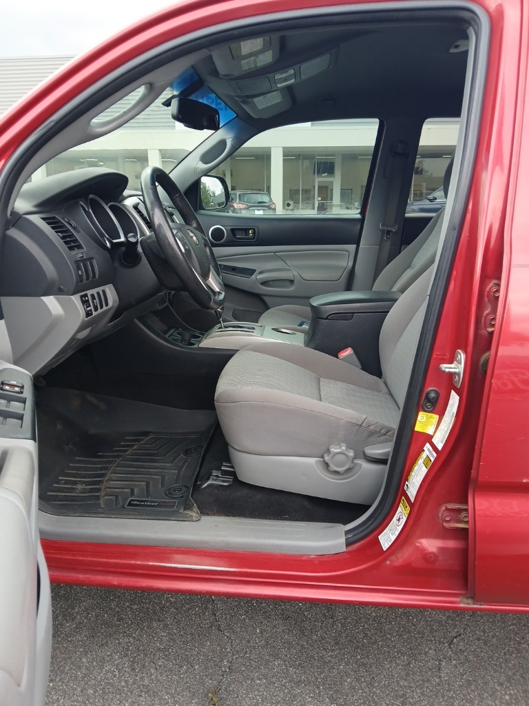 2013 Toyota Tacoma PreRunner V6 SR5 photo 12
