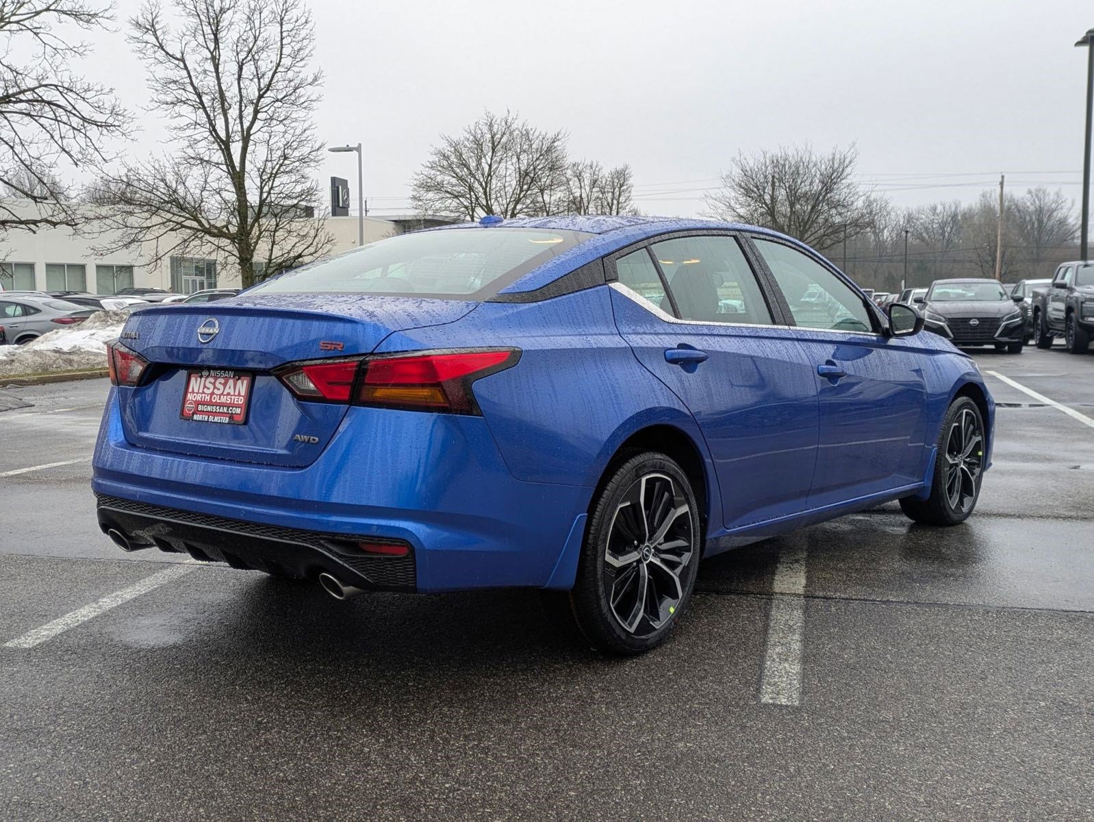 2025 Nissan Altima SR photo 2