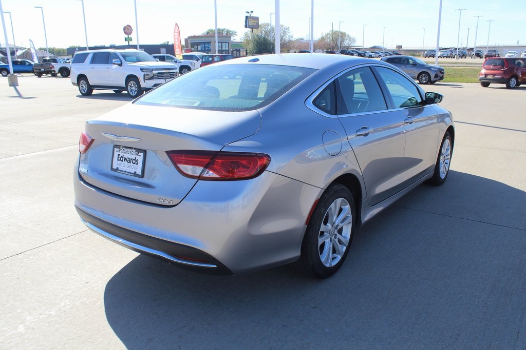 2016 Chrysler 200 Limited photo 3