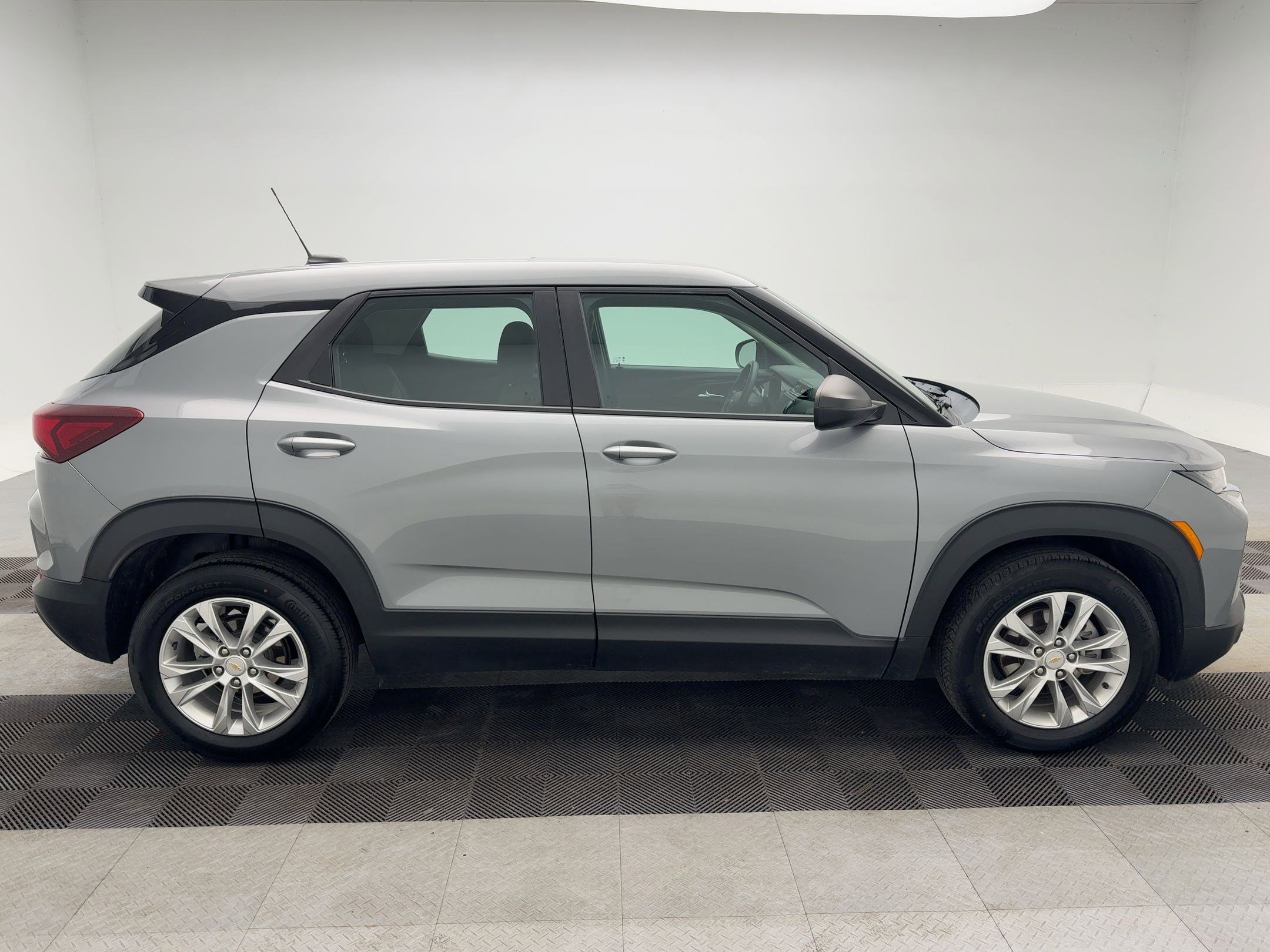 2023 Chevrolet Trailblazer LS photo 4