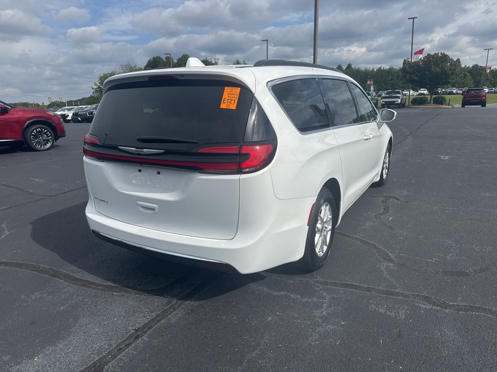 2022 Chrysler Pacifica Touring L photo 3