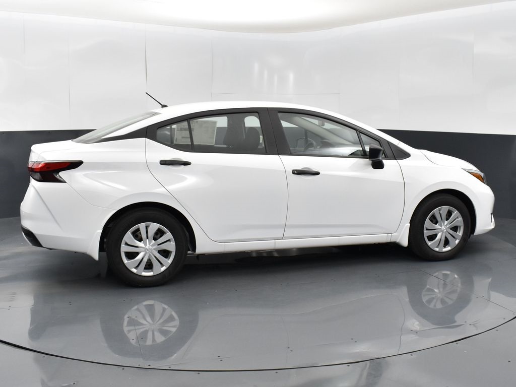 2025 Nissan Versa 1.6 S photo 7