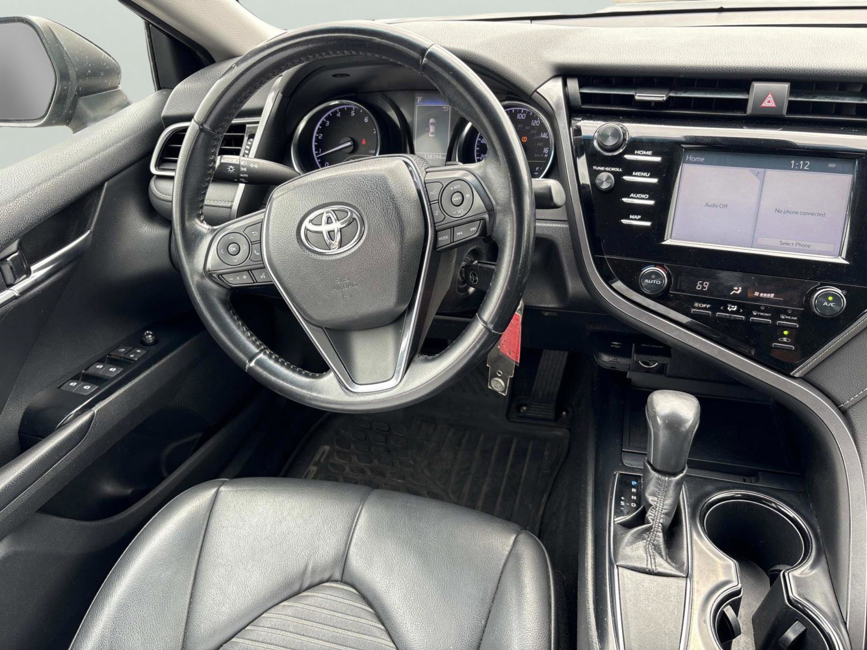 2019 Toyota Camry SE photo 11