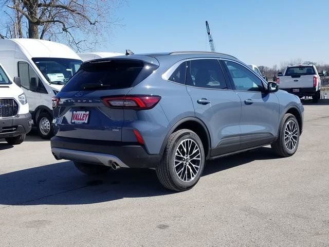 2024 Ford Escape Plug-In Hybrid photo 4