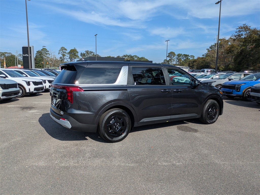 2026 Kia Carnival LXS photo 2