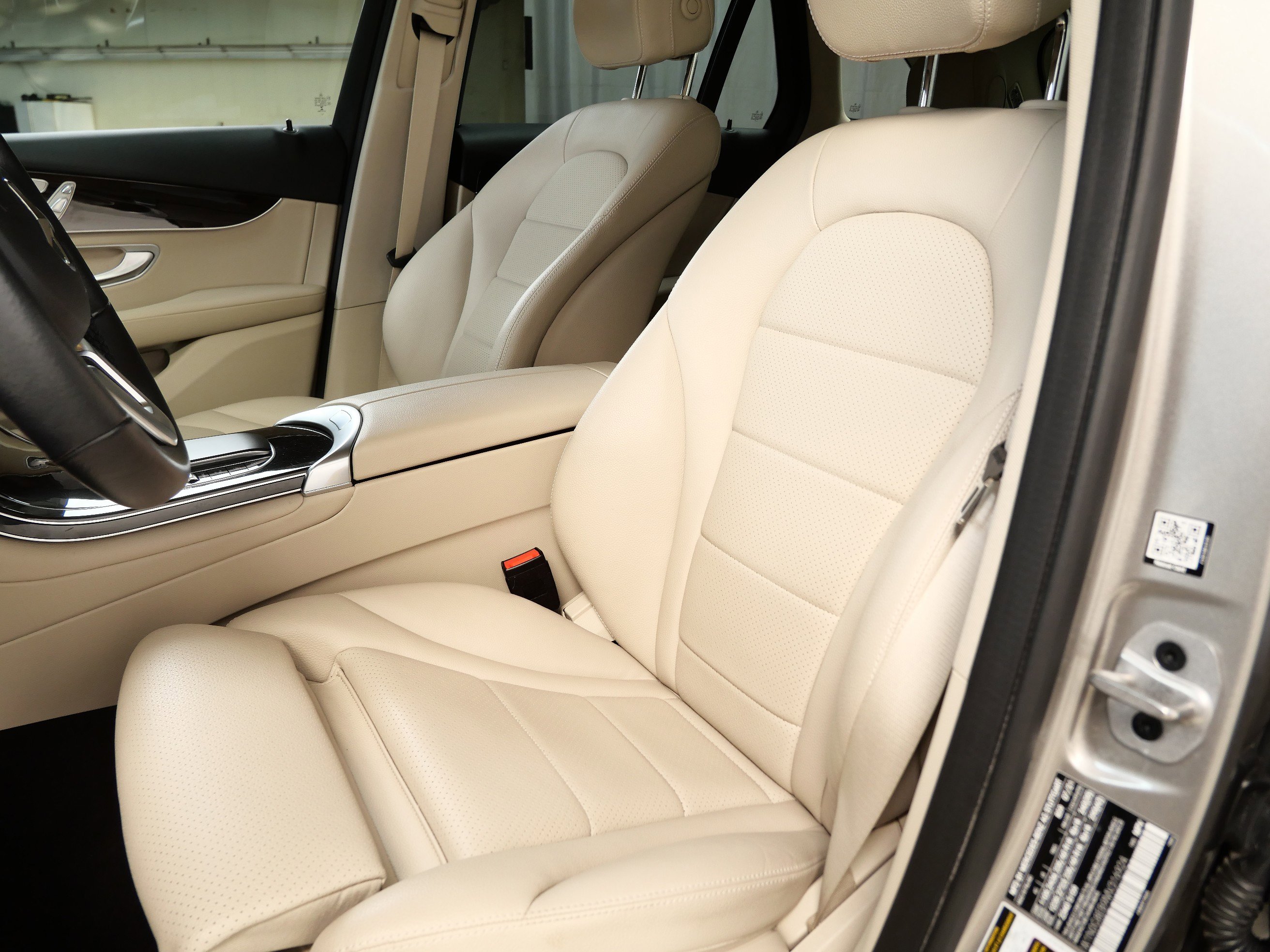 2021 Mercedes Benz GLC 300 4MATIC photo 2