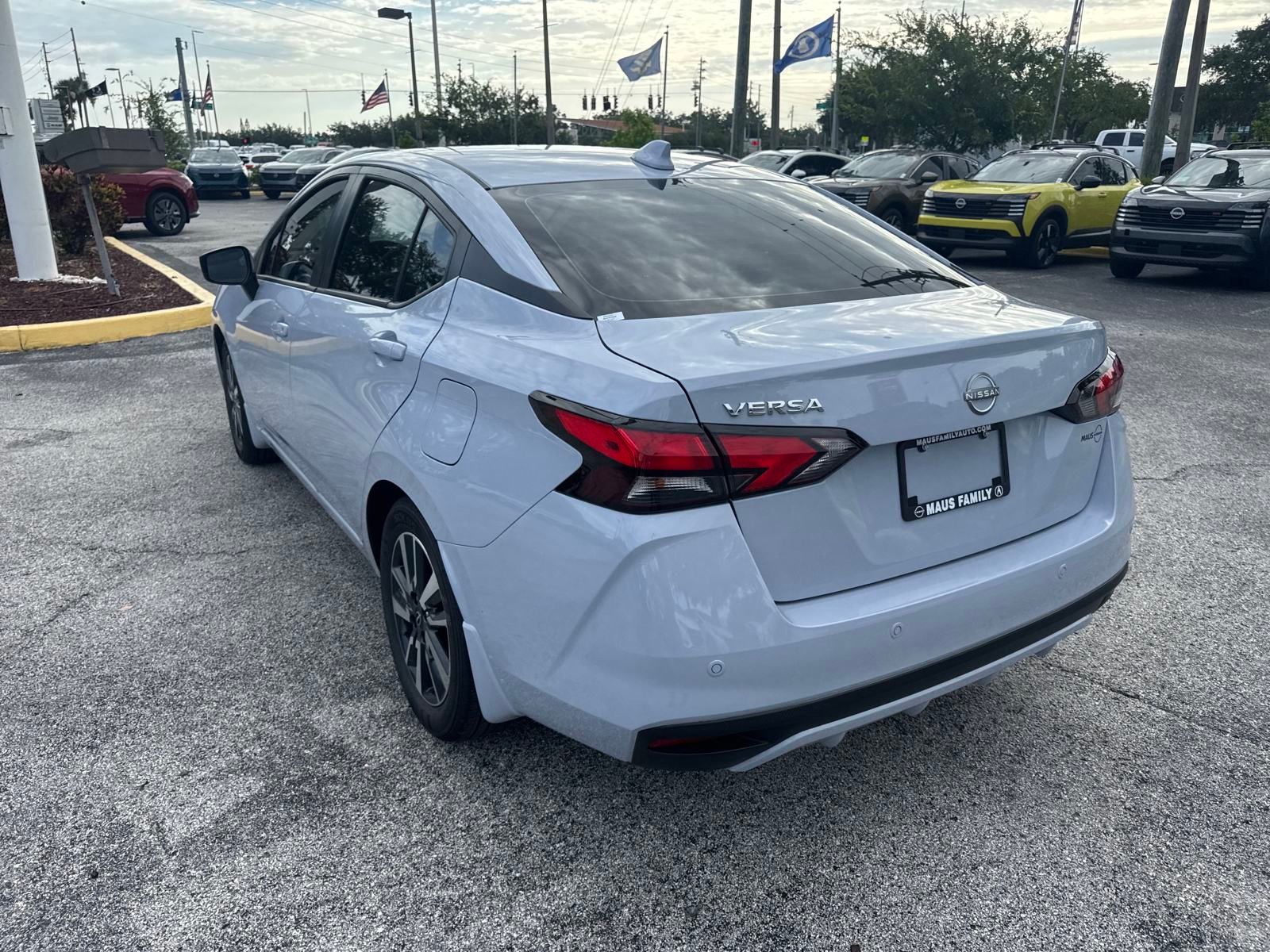 2025 Nissan Versa 1.6 SV photo 7